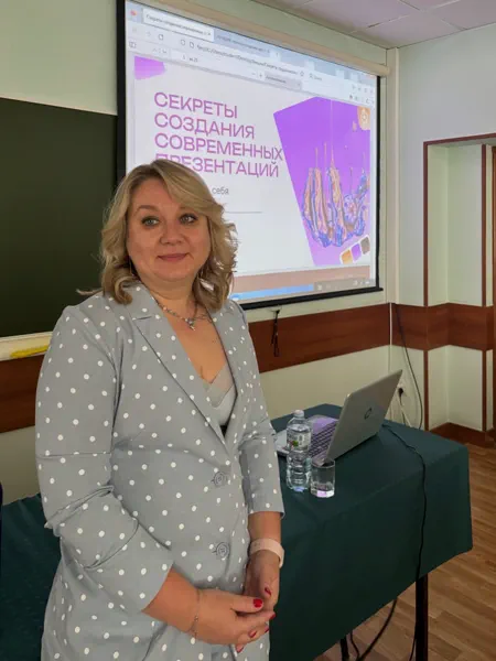 Наталья после занятия у экрана «Секреты создания современных презентаций»